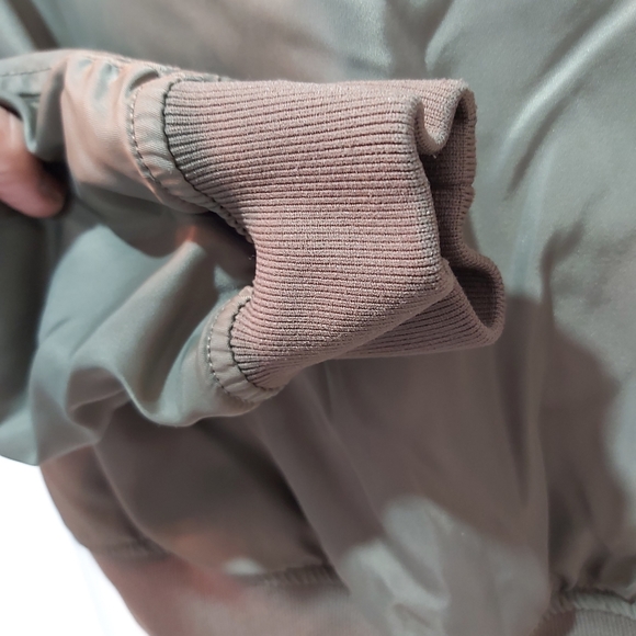 Aritzia Talula Whitby Bomber Jacket Olive Green Flight Military - Size Small - Picture 10 of 13